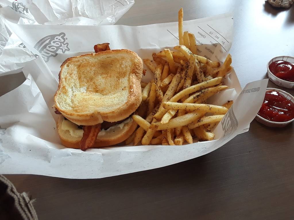 Hardees | restaurant | 21864 West Rd, Woodhaven, MI 48183, USA | 7343013797 OR +1 734-301-3797