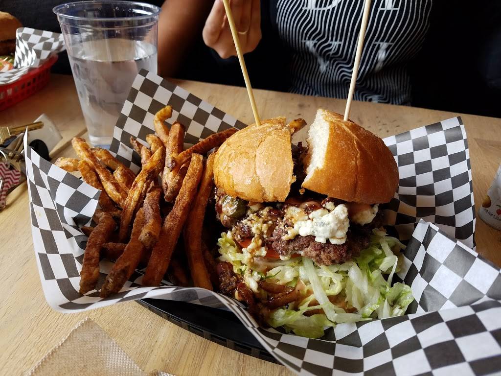 Stoopid Burger | restaurant | 2329 NE Glisan St, Portland, OR 97232, USA | 5034775779 OR +1 503-477-5779