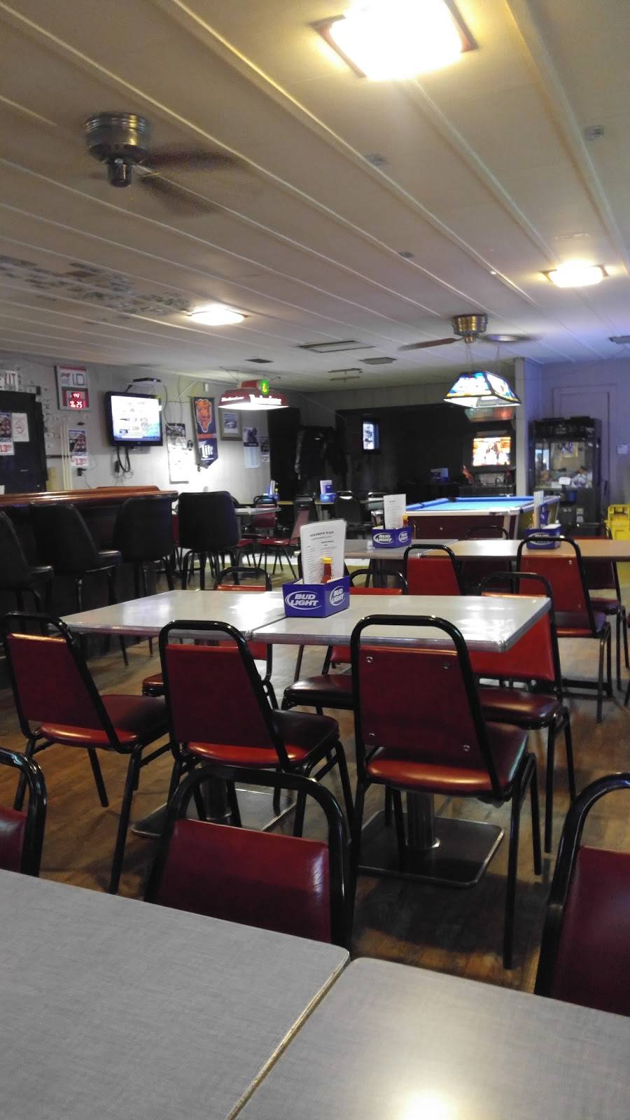 Burtons Tap | restaurant | 110 W Taylorville Rd, Taylorville, IL 62568, USA | 2178243313 OR +1 217-824-3313