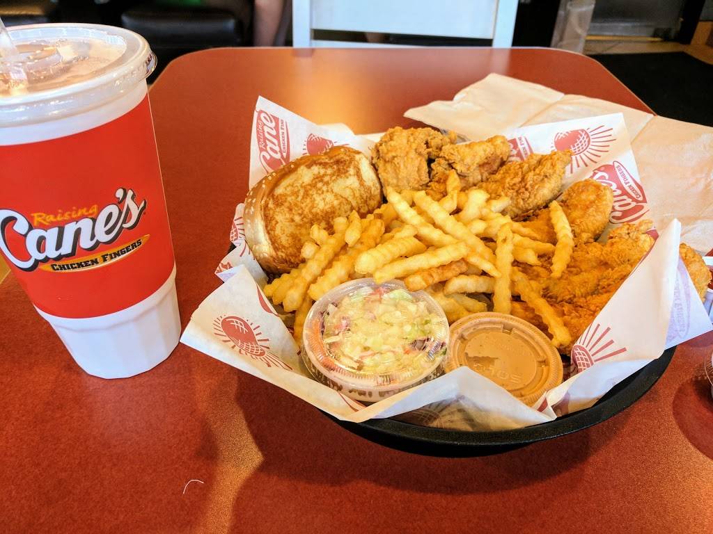 Raising Canes Chicken Fingers | meal takeaway | 1805 Emmet St N, Charlottesville, VA 22901, USA | 4342934331 OR +1 434-293-4331