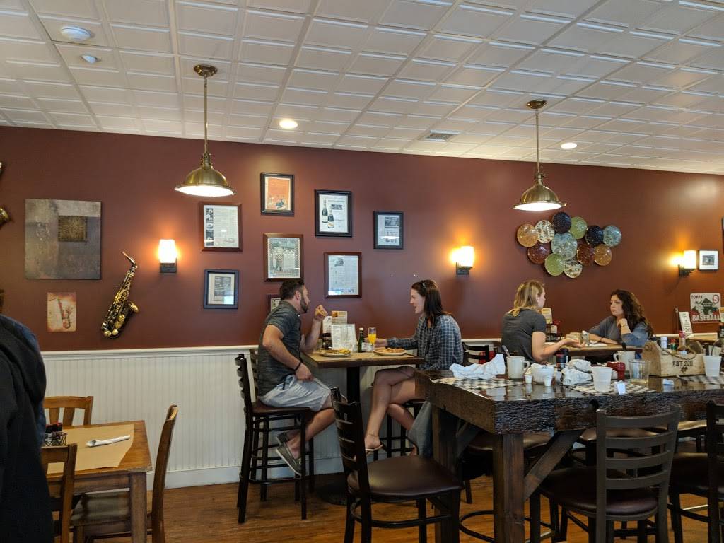 B&B Dockside | meal takeaway | 19 Margin St, Westerly, RI 02891, USA | 4013152520 OR +1 401-315-2520