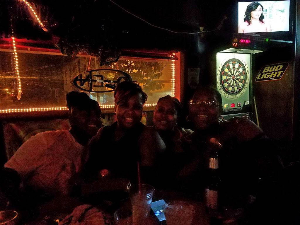 Boston Bar & Grill | restaurant | 3535 W Villard Ave, Milwaukee, WI 53209, USA | 4144646111 OR +1 414-464-6111