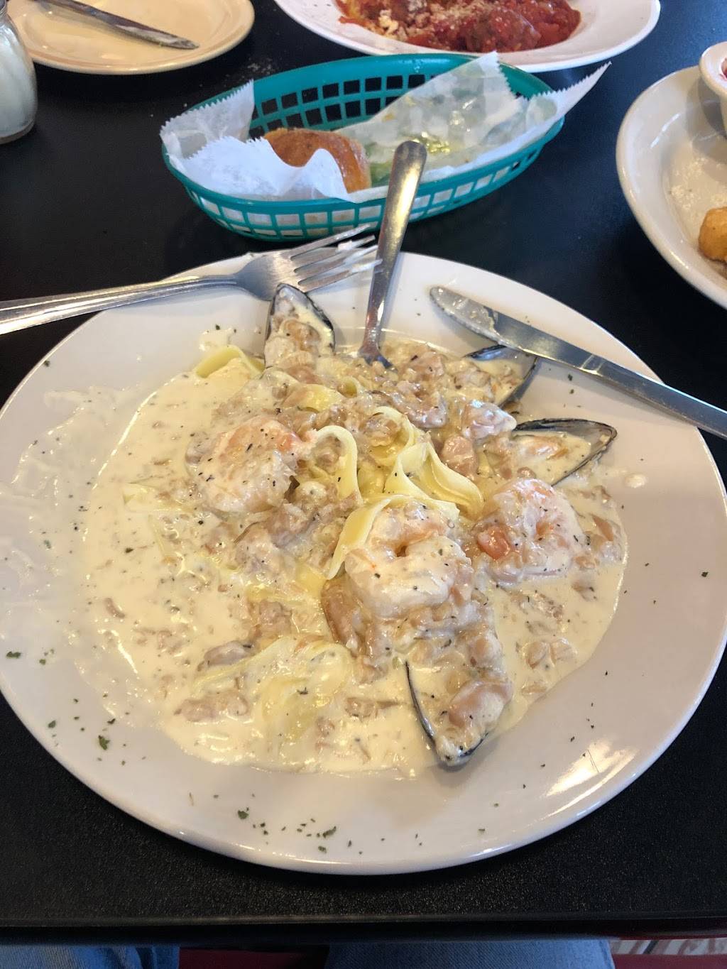 Napolis Italian Grill | restaurant | 300 S Main St, Highlands, TX 77562, USA | 8328388524 OR +1 832-838-8524