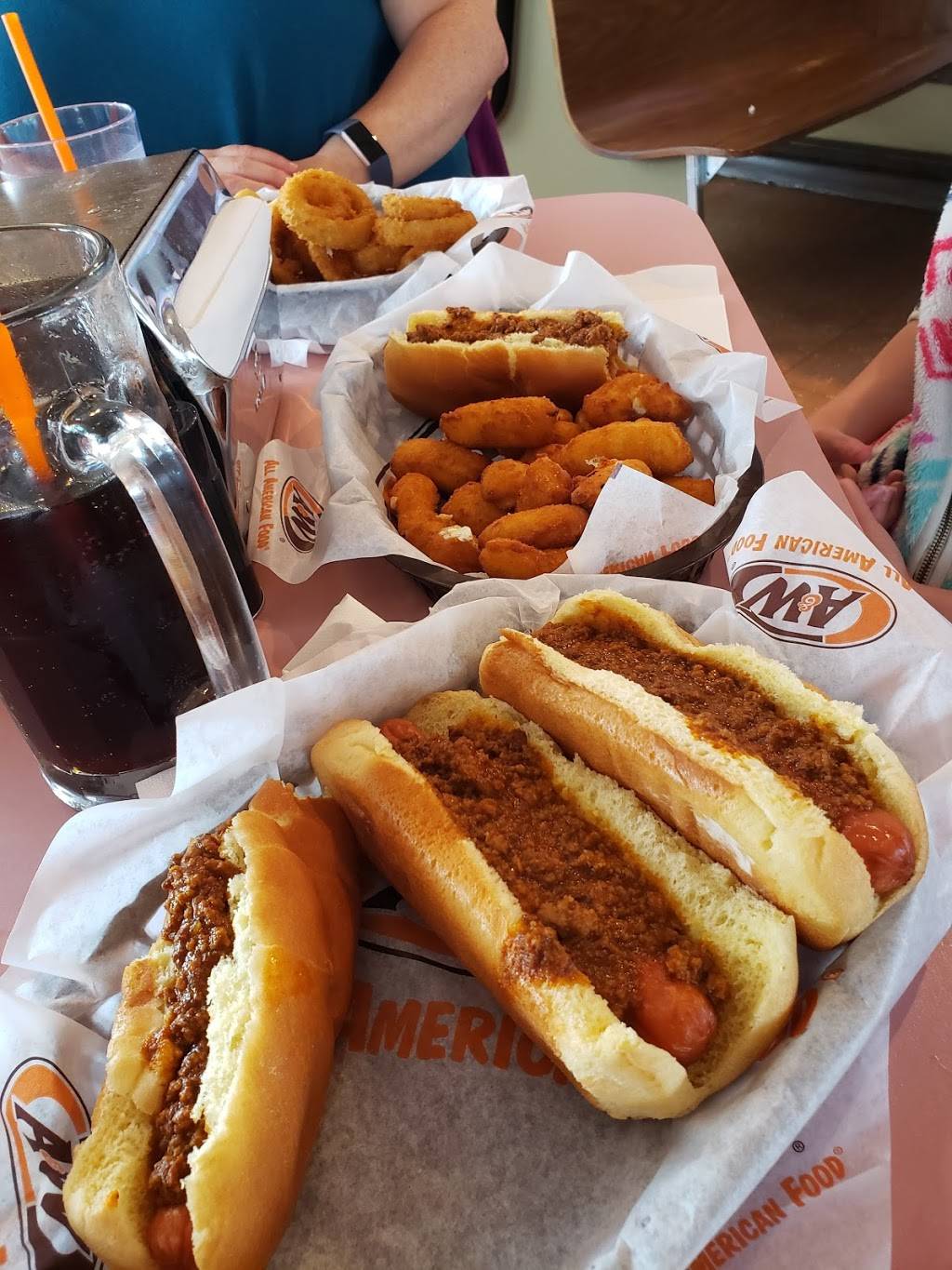 A&W Restaurant | restaurant | 701 Belknap St, Superior, WI 54880, USA | 7153926125 OR +1 715-392-6125