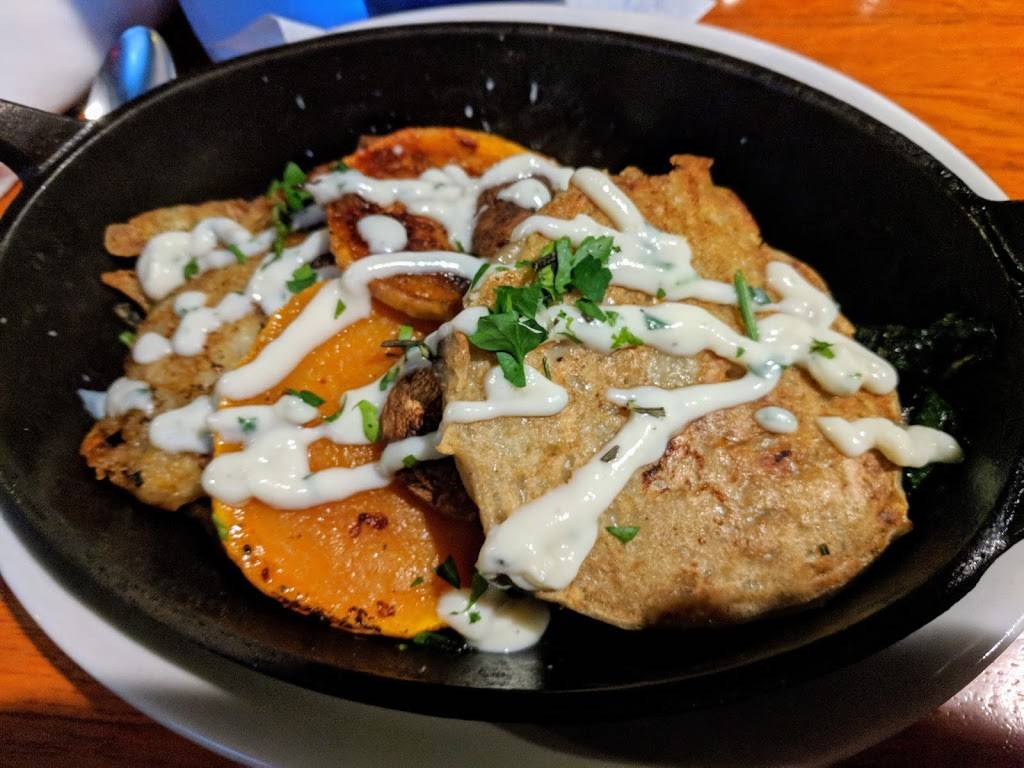 Tin Whistle Pub | restaurant | 609 E Market St, Charlottesville, VA 22902, USA | 4342028387 OR +1 434-202-8387