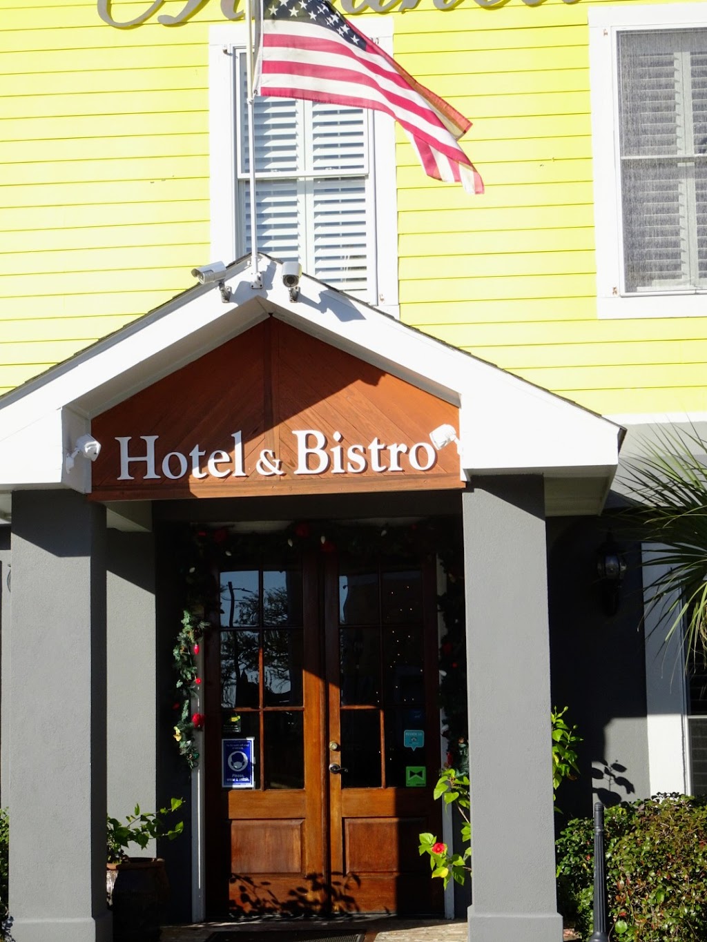 The Almanett Hotel & Bistro near The Aquarium | restaurant | 1514 18th Ave, Gulfport, MS 39501, USA | 2288659901 OR +1 228-865-9901