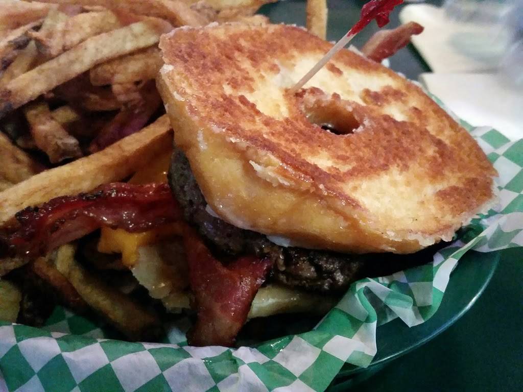 Shamrocks | restaurant | 995 7th St W, St Paul, MN 55102, USA | 6512289925 OR +1 651-228-9925