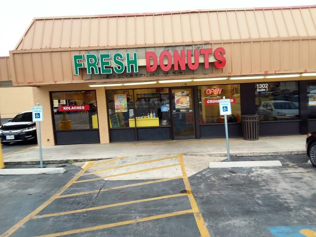 Fresh Donut | restaurant | 1302 Austin Hwy, San Antonio, TX 78209, USA | 2109883101 OR +1 210-988-3101