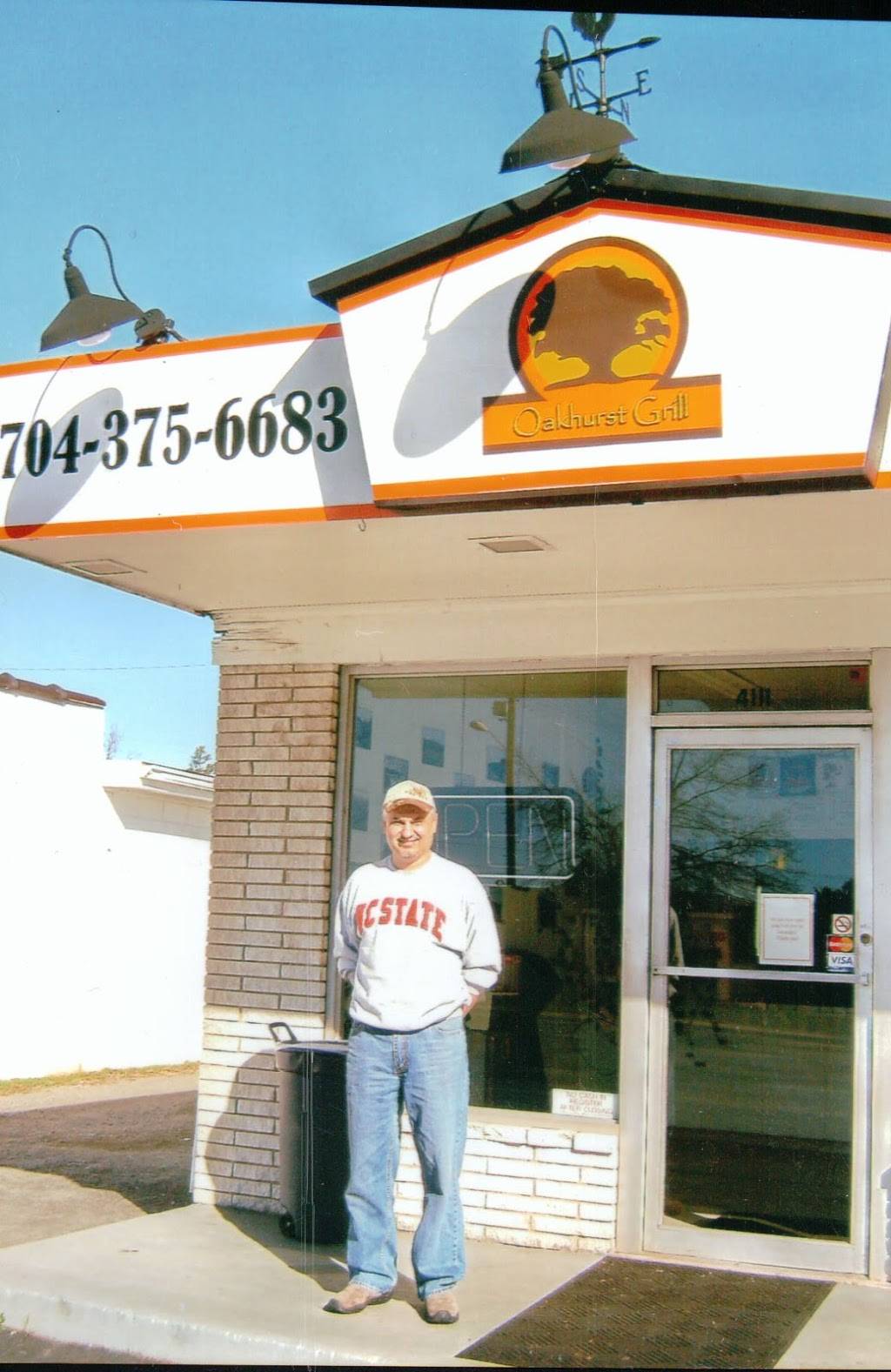 Oakhurst Grill | restaurant | 4111 Monroe Rd, Charlotte, NC 28205, USA | 7043756683 OR +1 704-375-6683