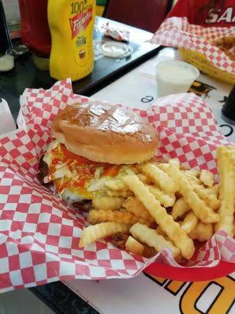 Joe Mamas | restaurant | 63 Wisteria Pl, Millbrook, AL 36054, USA | 3342851881 OR +1 334-285-1881