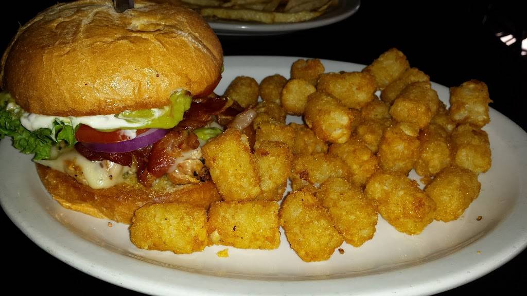 Clubhouse Grill | restaurant | 4809 Evergreen Way, Everett, WA 98203, USA | 4253030290 OR +1 425-303-0290