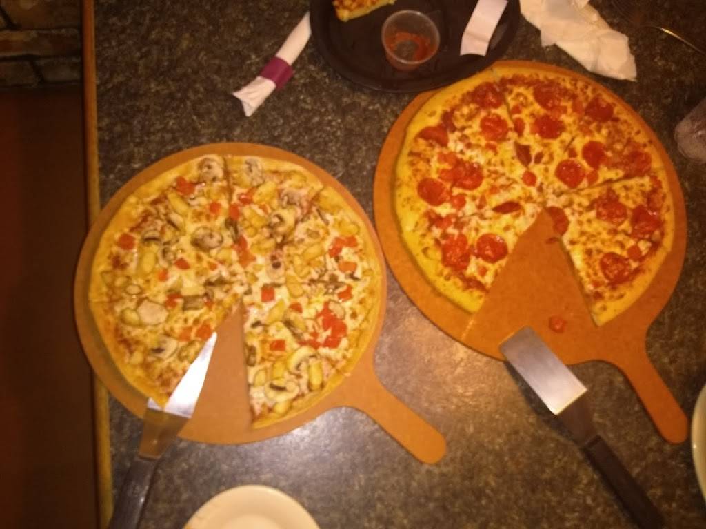 Pizza Hut | meal takeaway | 1000 W Clay St, Versailles, MO 65084, USA | 5733785995 OR +1 573-378-5995