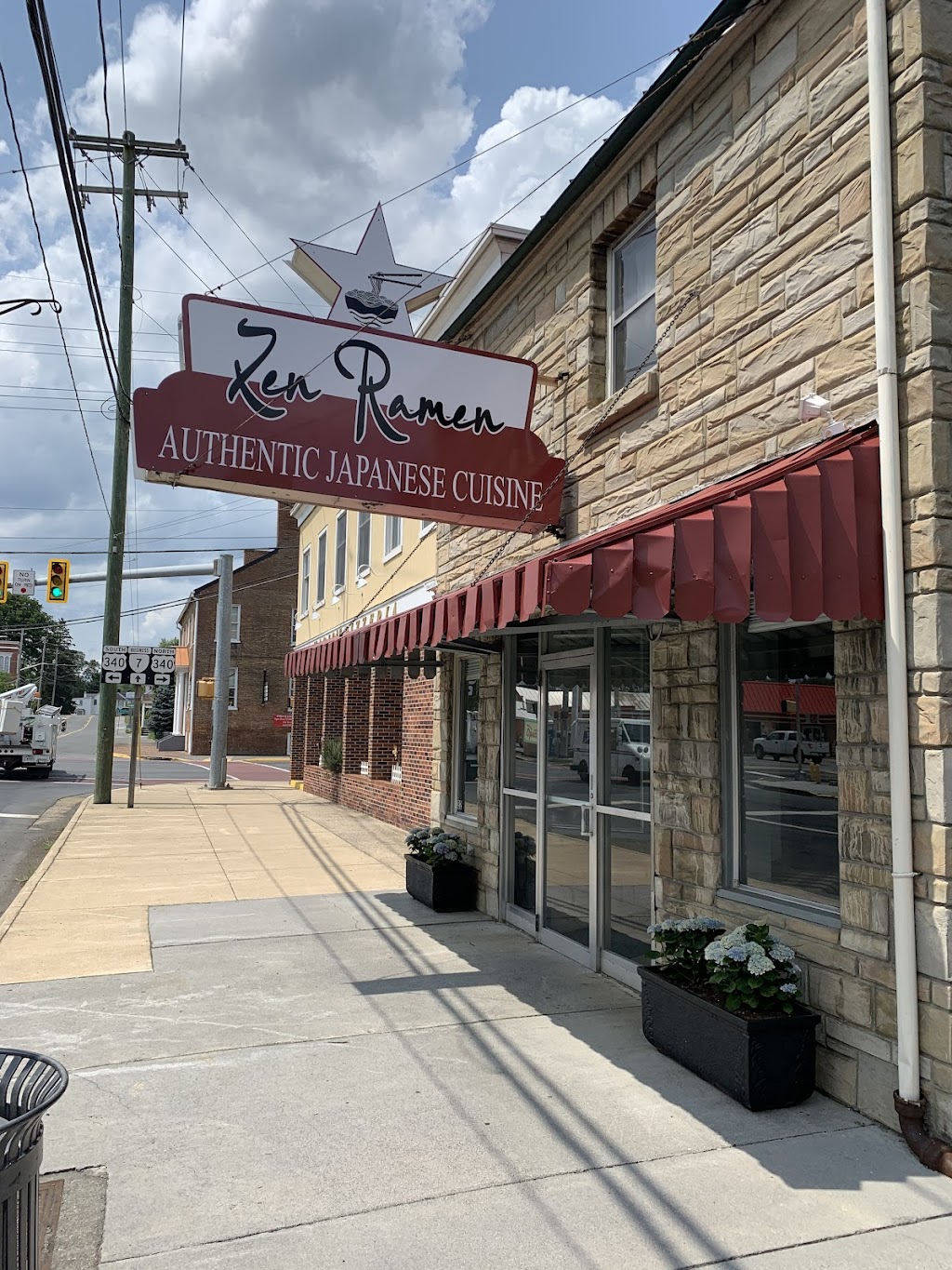 Zen Ramen and sushi | restaurant | 32 W Main St, Berryville, VA 22611, USA | 5409558956 OR +1 540-955-8956