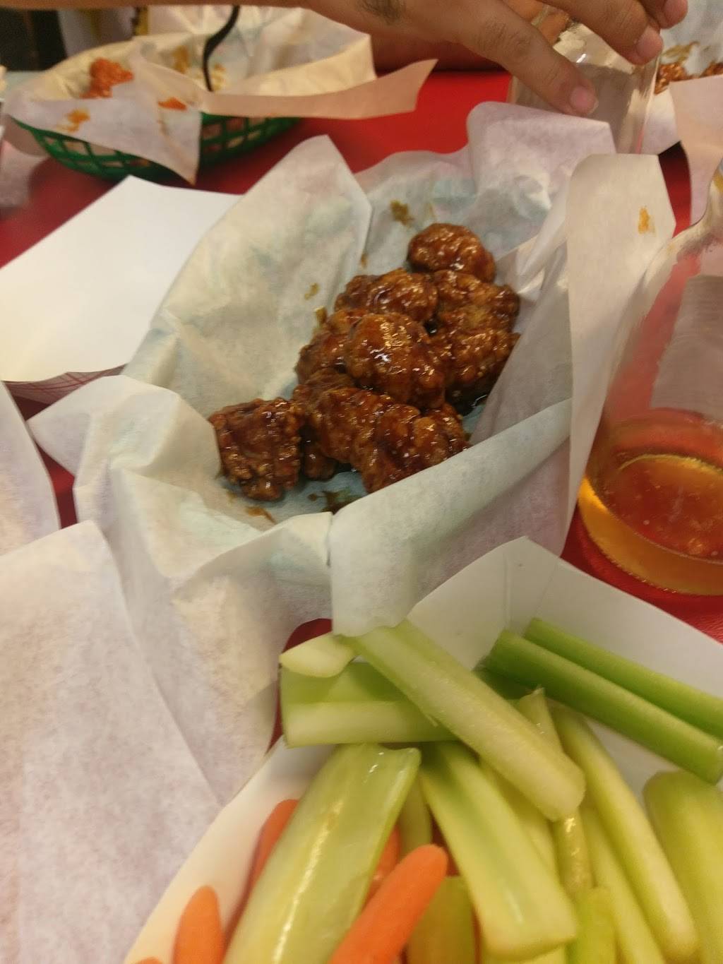 Wing Shack 8th Avenue | restaurant | 2704 8th Ave, Garden City, CO 80631, USA | 9703567900 OR +1 970-356-7900