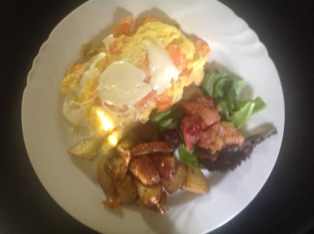 Carriage House Cafe | restaurant | 1523 Federal Rd, Livermore, ME 04253, USA | 2078975880 OR +1 207-897-5880