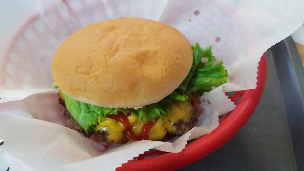 Brighton Hot Dog Shoppe | restaurant | 2870 E State St #100, Salem, OH 44460, USA | 3303373400 OR +1 330-337-3400