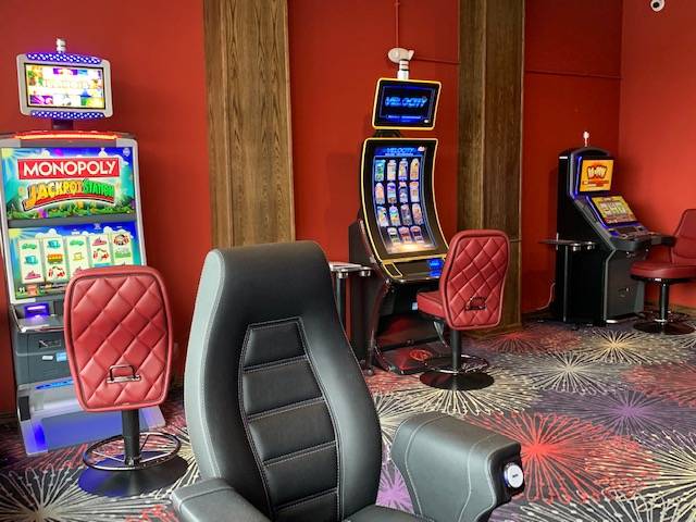 Lucky Bernies - South Chicago Heights | restaurant | 3359 - A Chicago Rd, South Chicago Heights, IL 60411, USA | 7082485406 OR +1 708-248-5406