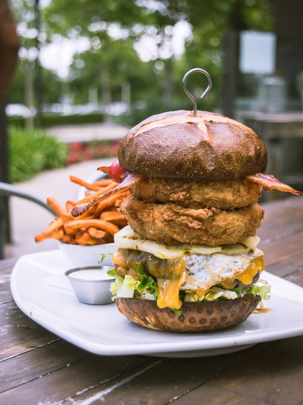 BLK Burgrz | restaurant | 27742 Antonio Pkwy, Ladera Ranch, CA 92694, USA | 9494296666 OR +1 949-429-6666