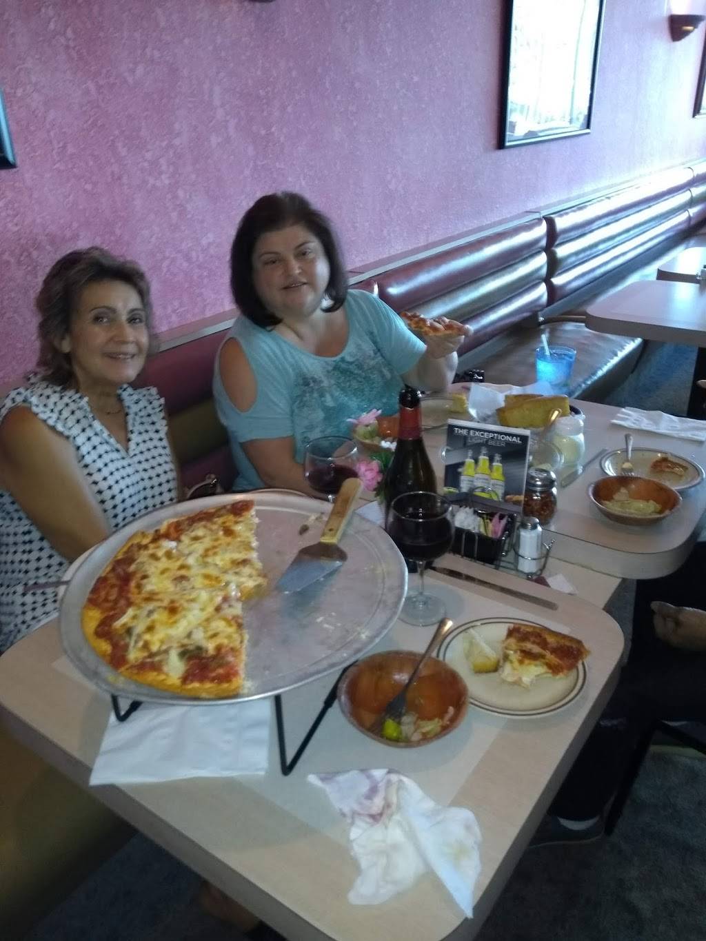 Leahs Italian Restaurant | restaurant | S63W13640 W Janesville Rd, Muskego, WI 53150, USA | 4144256161 OR +1 414-425-6161