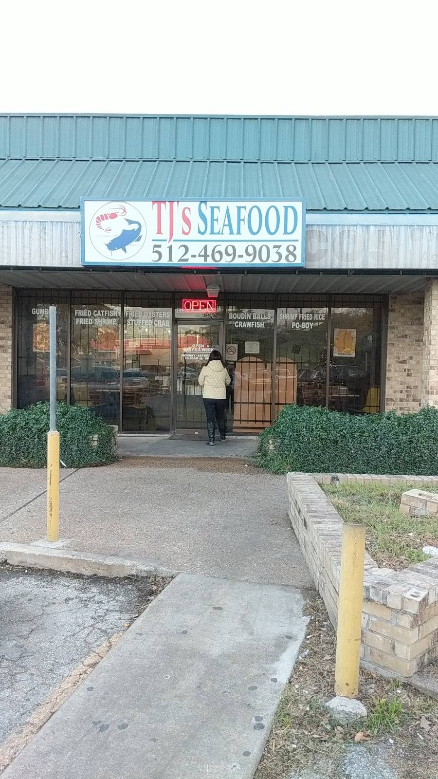 T Js Seafood | restaurant | 7110 Cameron Rd, Austin, TX 78752, USA | 5124699038 OR +1 512-469-9038