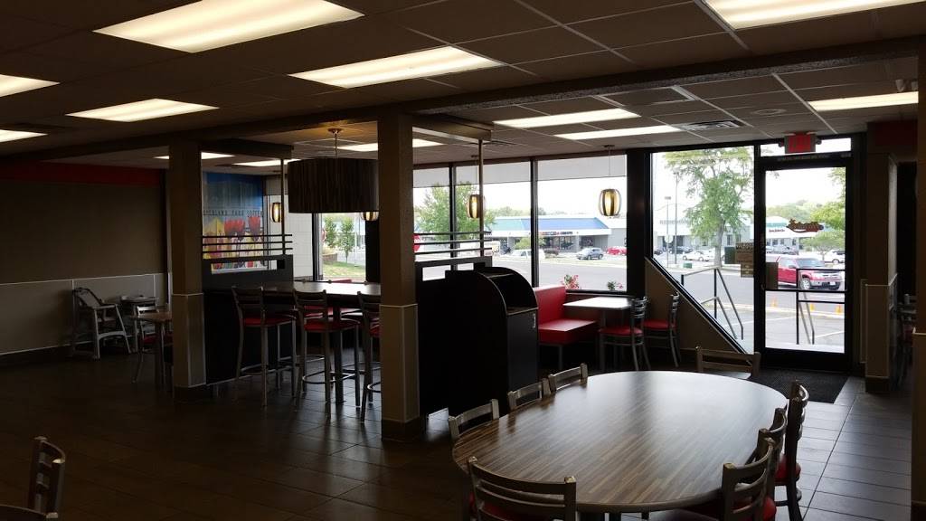 Hardees | restaurant | 10500 Metcalf Ave, Overland Park, KS 66212, USA | 9136498066 OR +1 913-649-8066