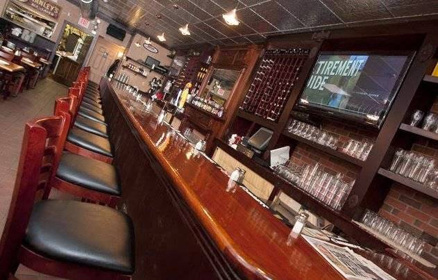 Four Square Restaurant & Bar | restaurant | 16 Commercial St, Braintree, MA 02184, USA | 7818484448 OR +1 781-848-4448