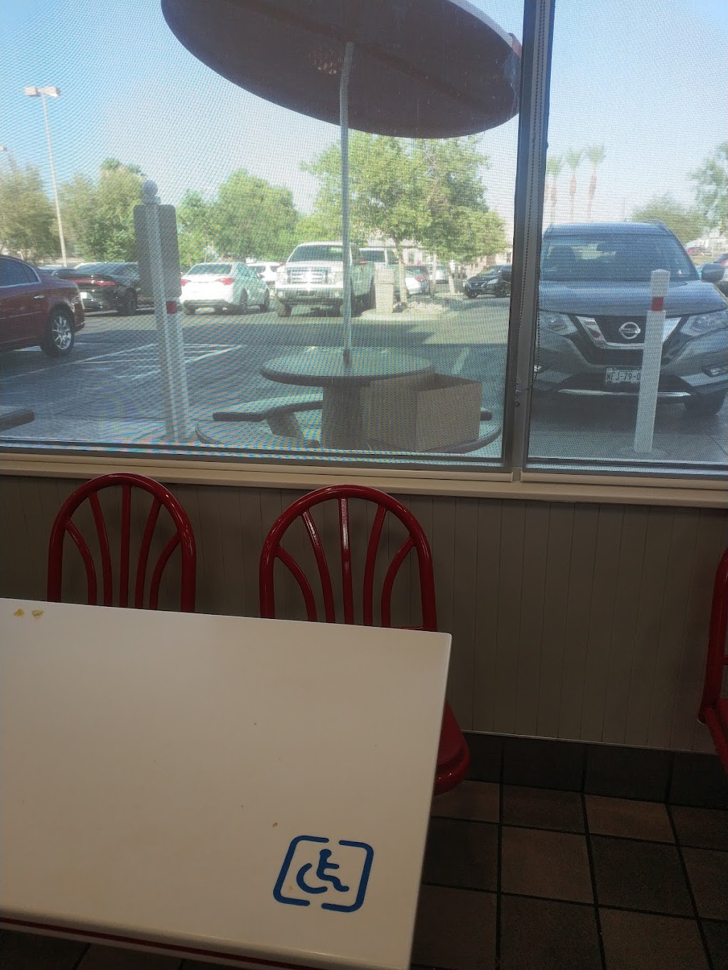 In-N-Out Burger | restaurant | 1940 E 16th St, Yuma, AZ 85365, USA | 8007861000 OR +1 800-786-1000