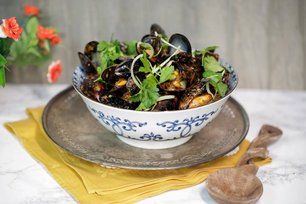 Community Tavern | restaurant | 4038 N Milwaukee Ave, Chicago, IL 60641, USA | 7732836080 OR +1 773-283-6080