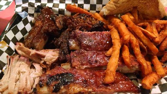 Wileys Chicken & Ribs | restaurant | 3853 W Madison St, Chicago, IL 60624, USA | 7736382314 OR +1 773-638-2314