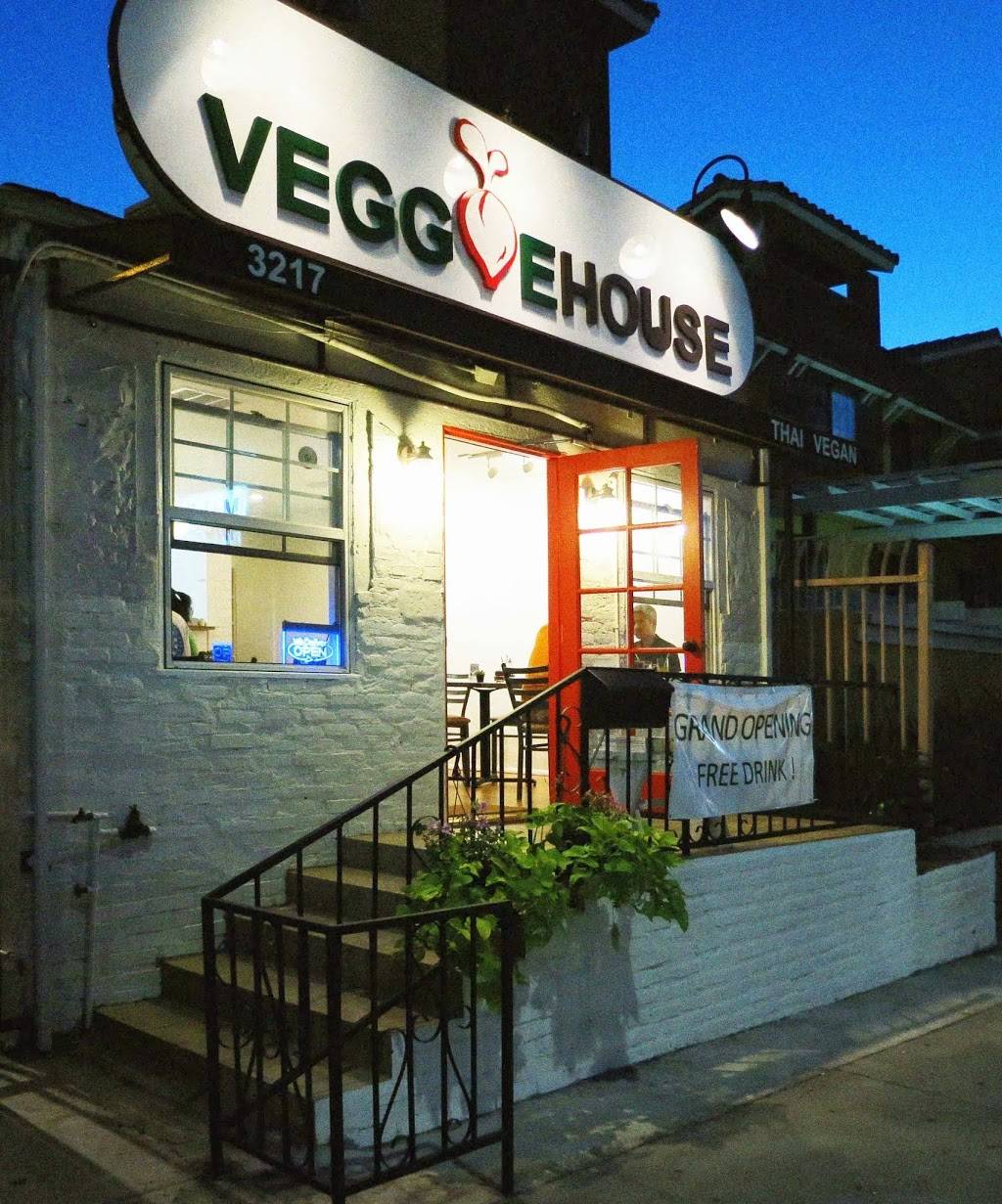 Veggie House | restaurant | 3217 Cahuenga Blvd W, Los Angeles, CA 90068, USA | 3238518837 OR +1 323-851-8837