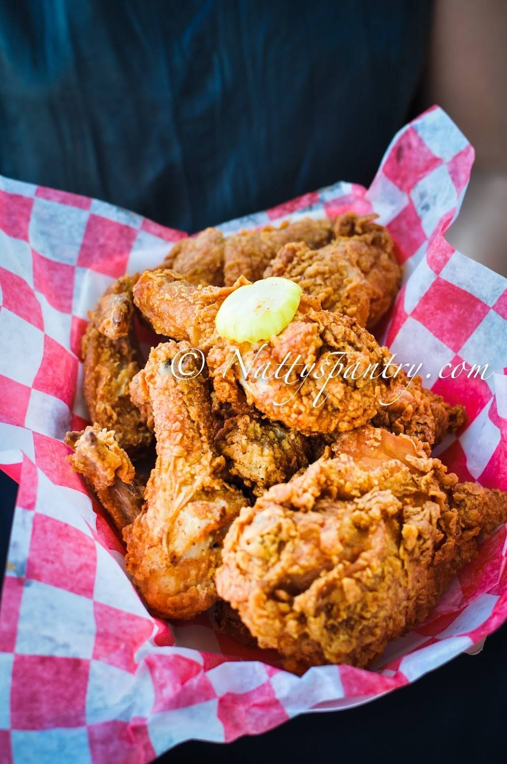 Big City Chicken | restaurant | 900 E Grand Ave, Chicago, IL 60611, USA | 3125467440 OR +1 312-546-7440