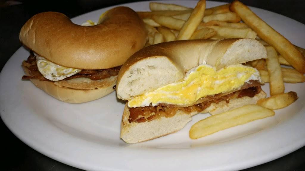 The Colonial Diner | restaurant | 8-10 Dolson Ave, Middletown, NY 10940, USA | 8453423500 OR +1 845-342-3500