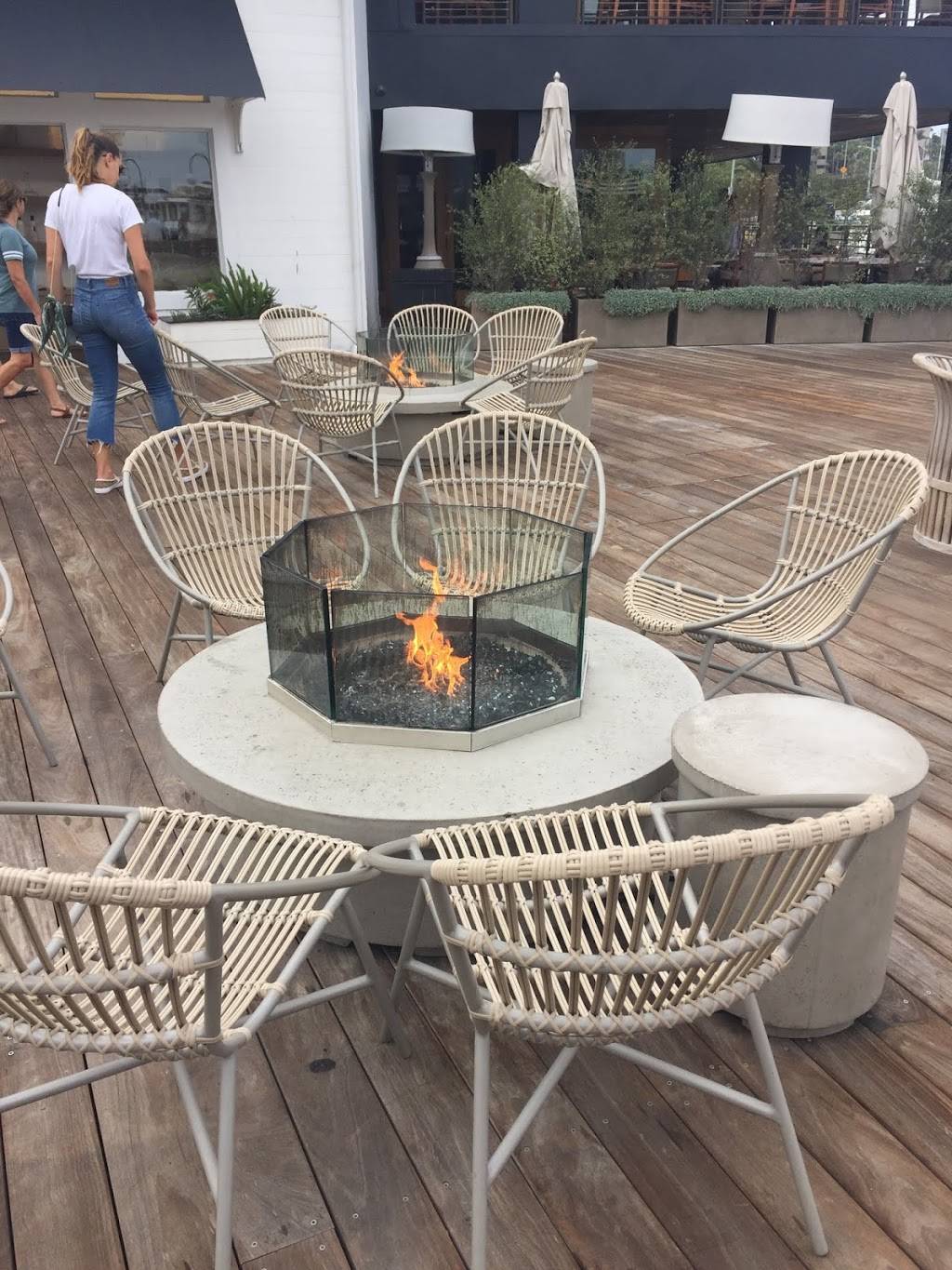 Circle Hook Fish Company | restaurant | 3432 Via Oporto Suite 104, Newport Beach, CA 92663, USA | 9492009476 OR +1 949-200-9476