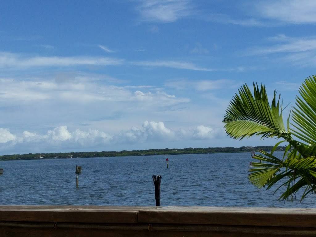 Grills Riverside Seafood Deck & Tiki Bar | restaurant | 6075 N US Hwy 1, Melbourne, FL 32940, USA | 3212428999 OR +1 321-242-8999