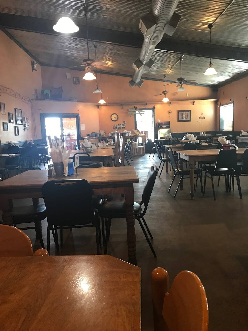 Marquez Brandin Iron | restaurant | 337 Carrington Ave W, Marquez, TX 77865, USA | 9035291200 OR +1 903-529-1200