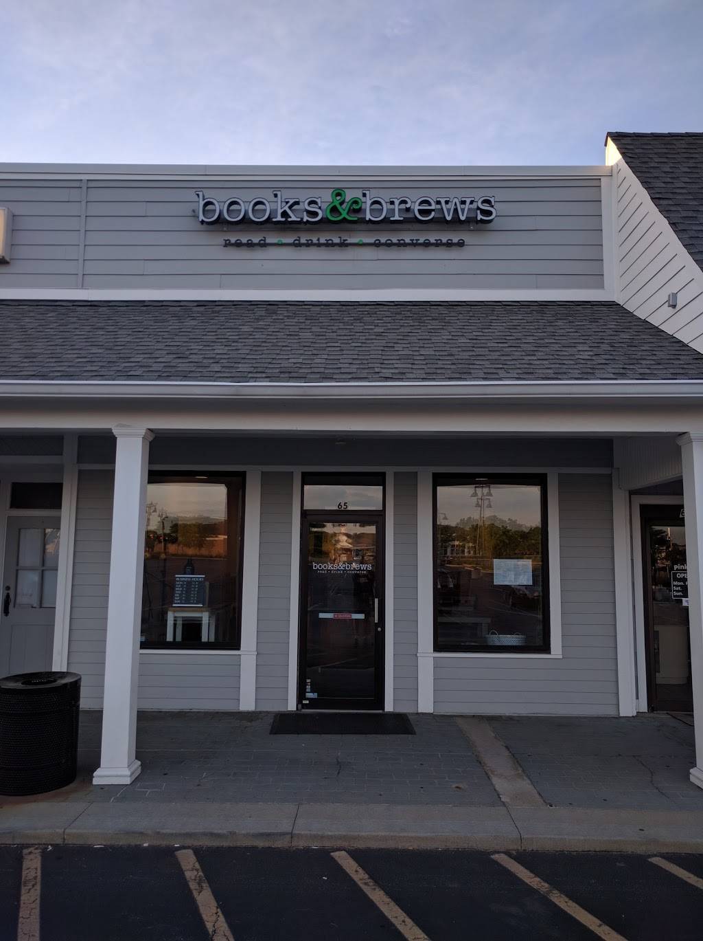 Books & Brews | restaurant | 65 Boone Village, Zionsville, IN 46077, USA | 3173440365 OR +1 317-344-0365