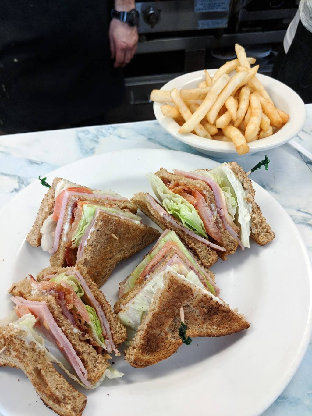 Gold Star Restaurant | restaurant | 68 W Boylston Dr, Worcester, MA 01606, USA | 5088527900 OR +1 508-852-7900