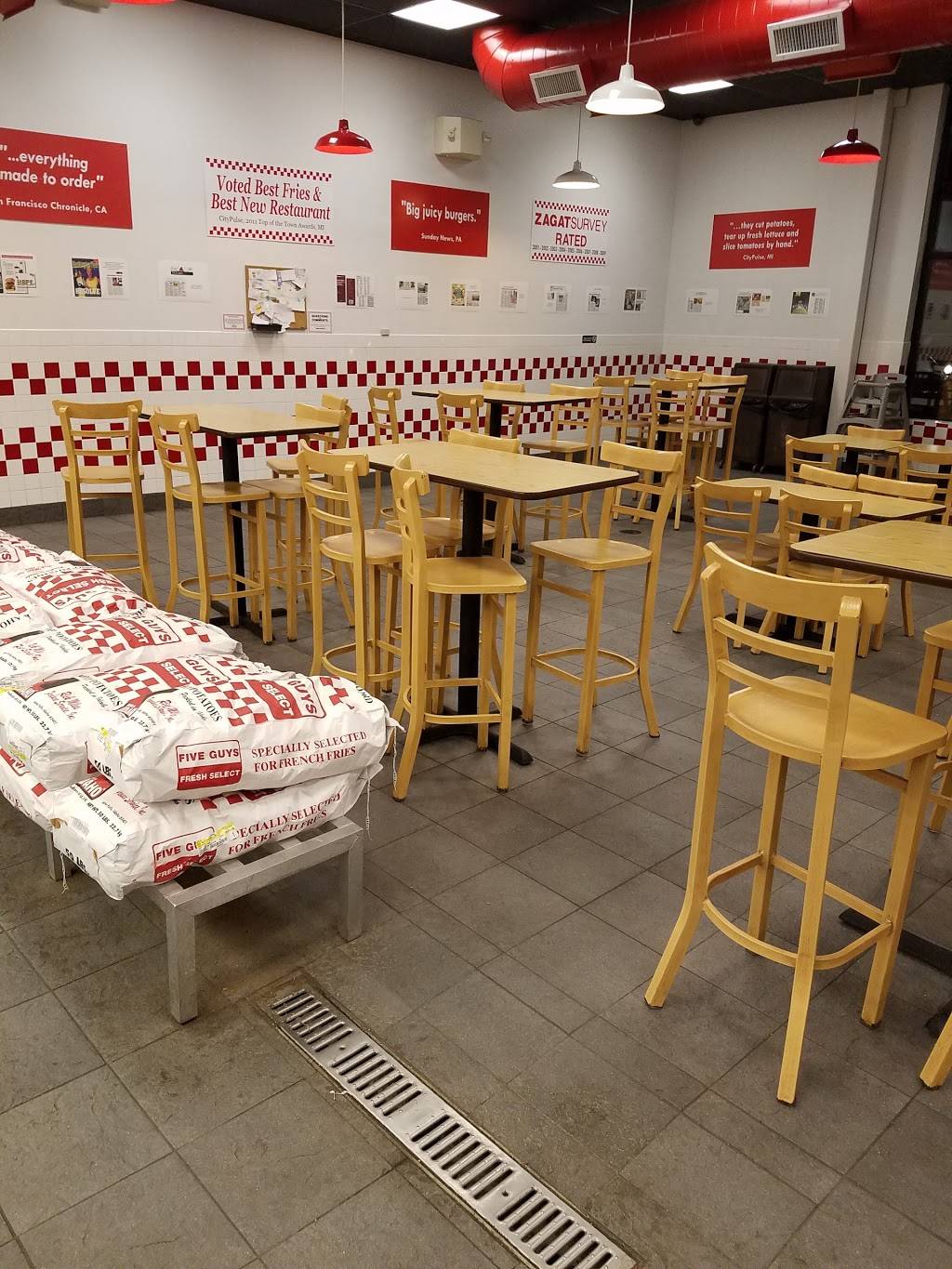 Five Guys | meal takeaway | 29491 Plymouth Rd, Livonia, MI 48150, USA | 7344223483 OR +1 734-422-3483