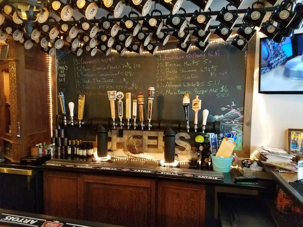 Tucks Ale House | restaurant | 160 Main St, Farmington, ME 04938, USA | 2078602666 OR +1 207-860-2666