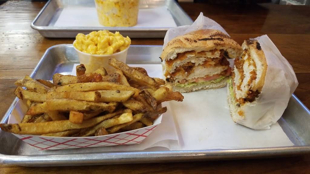 Bells Kitchen And Smokehouse | restaurant | 976 Hempstead Turnpike, Franklin Square, NY 11010, USA | 5164923557 OR +1 516-492-3557