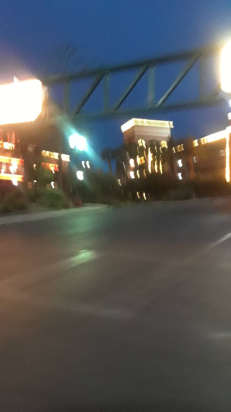 Winchells Donut House | restaurant | 4111 Boulder Hwy, Las Vegas, NV 89121, USA | 7026419800 OR +1 702-641-9800