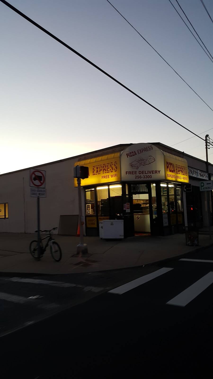 John Anthony’s Pizzeria | restaurant | 1056 Franklin Ave, Valley Stream, NY 11580, USA | 5162563300 OR +1 516-256-3300