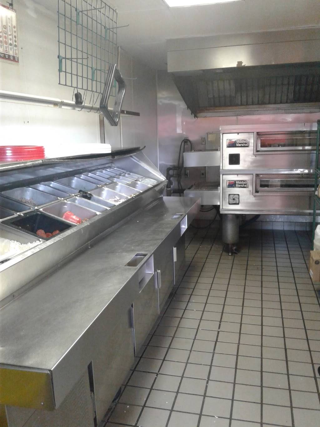 Pizza Hut | meal takeaway | 24750 Telegraph Rd, Southfield, MI 48033, USA | 2483543800 OR +1 248-354-3800