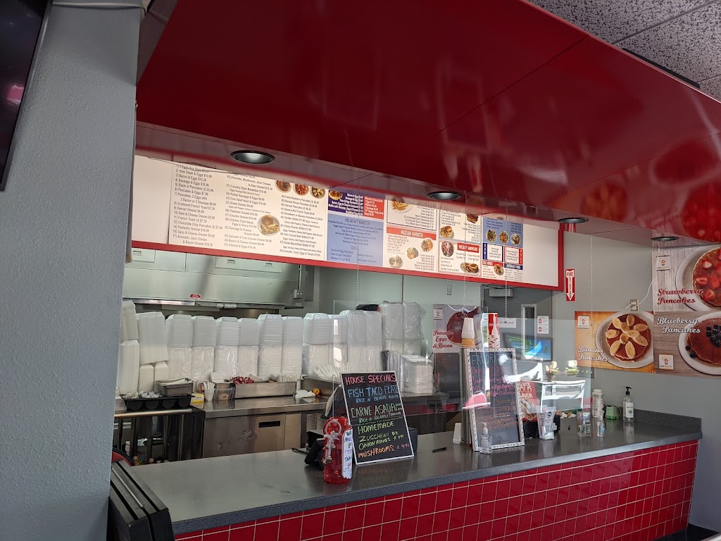 Dinos Gyros | restaurant | 1319 E Chandler Blvd, Phoenix, AZ 85048, USA | 4804602110 OR +1 480-460-2110