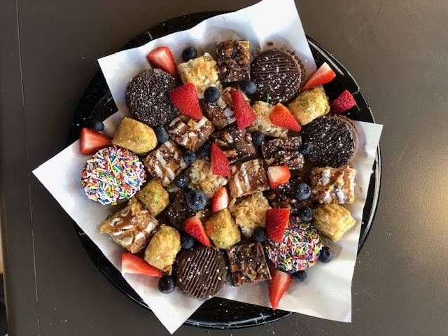 Modka Cafe | restaurant | 5225 Orbitor Dr #16, Mississauga, ON L4W 4Y8, Canada | 9056020061 OR +1 905-602-0061