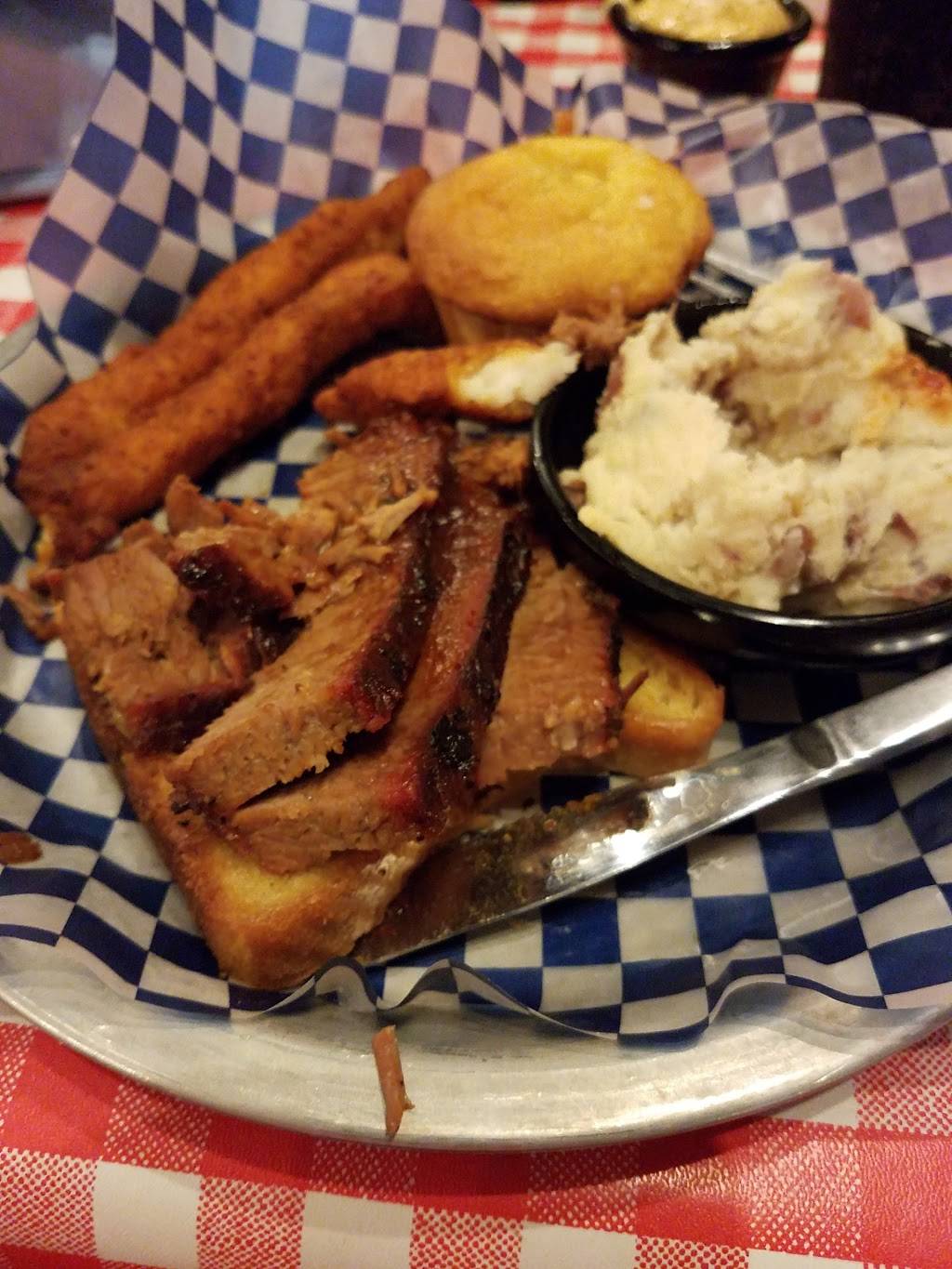 Famous Daves | restaurant | 3046 Waldorf Market Pl, Waldorf, MD 20603, USA | 3018851555 OR +1 301-885-1555