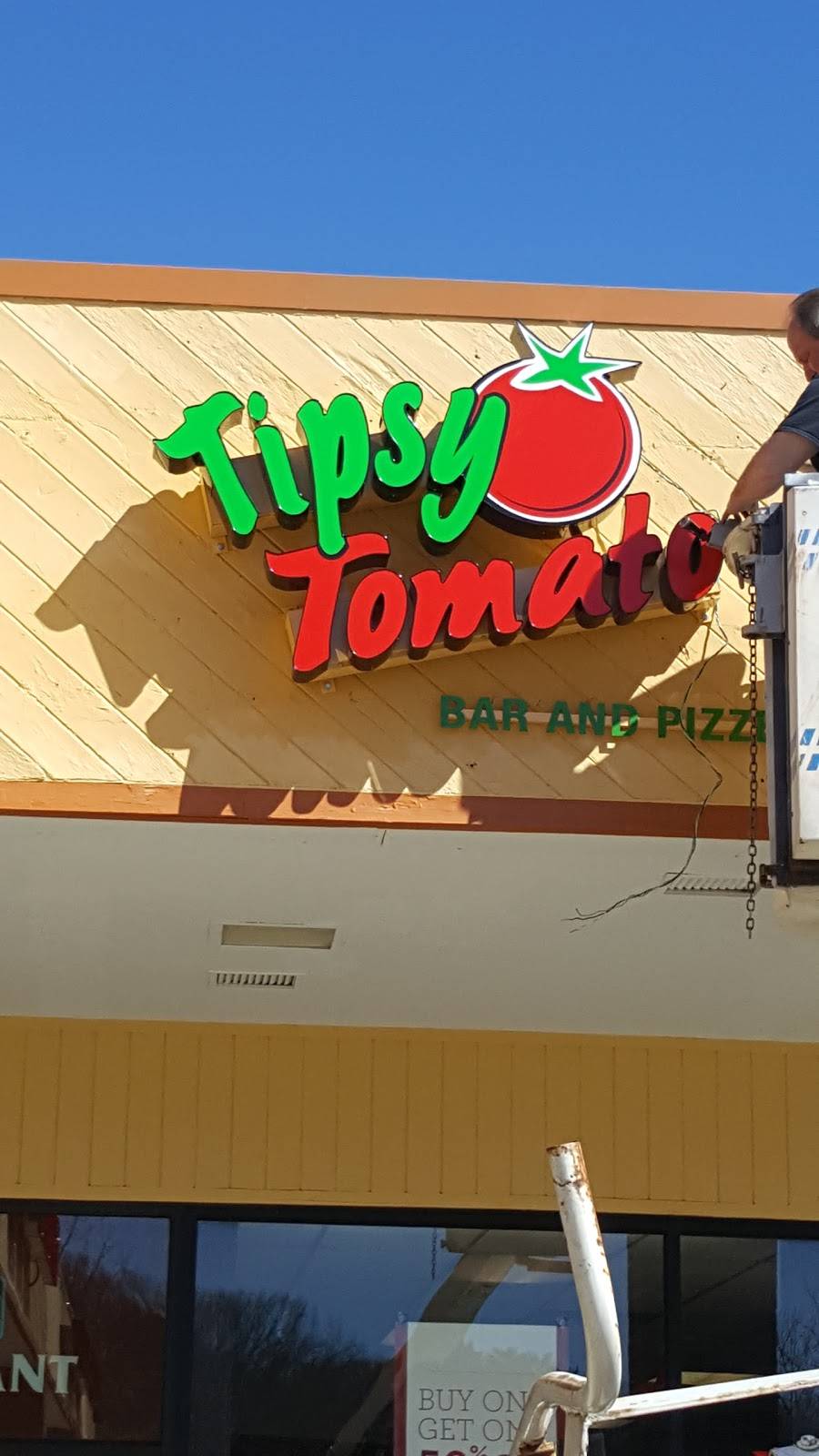 Tipsy Tomato Bar And Pizzeria | restaurant | 656 New Haven Ave, Derby, CT 06418, USA | 2037327931 OR +1 203-732-7931