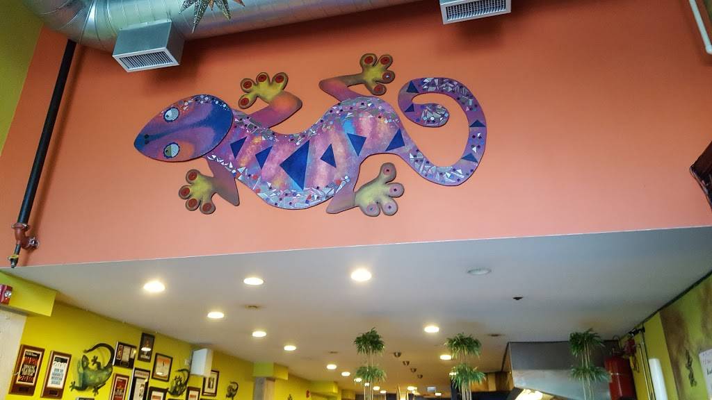 La Lagartija Taqueria | restaurant | 132 S Ashland Ave, Chicago, IL 60607, USA | 3127337772 OR +1 312-733-7772