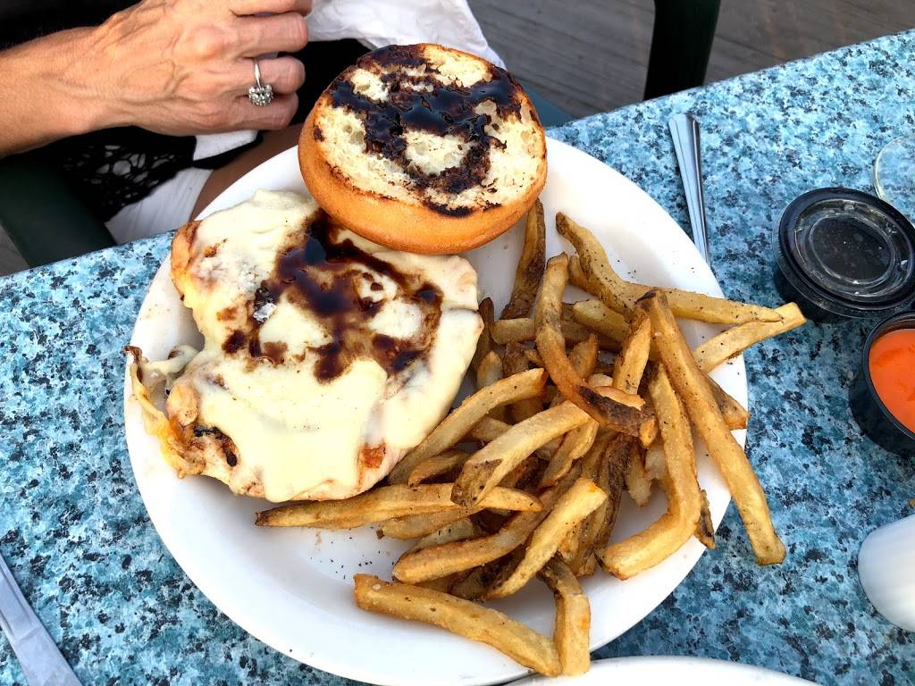 Emerald Point Restaurant & Marina | restaurant | 2640, 40 Sterling Rd, Greenwood Lake, NY 10925, USA | 8454772275 OR +1 845-477-2275