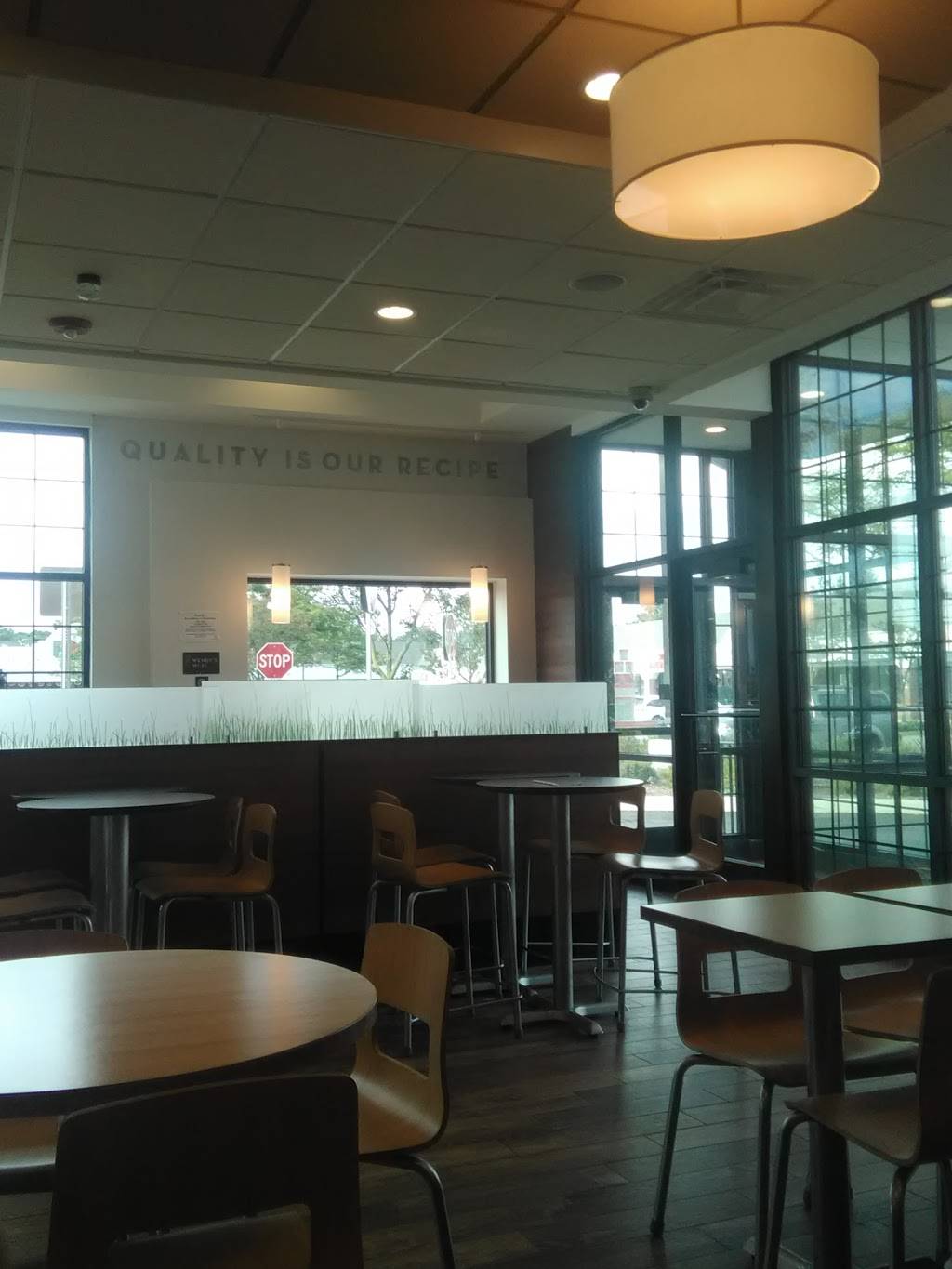 Wendys | restaurant | 37 Wicks Rd, Brentwood, NY 11717, USA | 6312313649 OR +1 631-231-3649